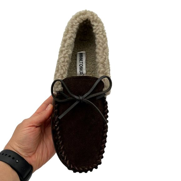 Minnetonka Mens Moccasin Slippers Size 10 Chocolate Suede Upper Faux Fur Lining - Picture 3 of 16